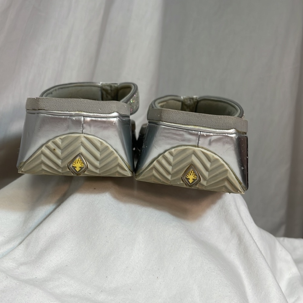 Volatile flip flops - Picture 3 of 7